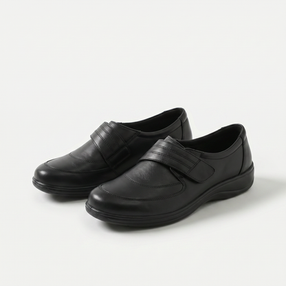 Emily – Effortless Elegance in Timeless Black