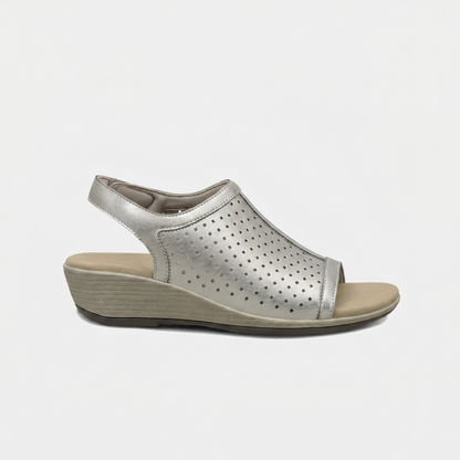 Hazel – Shimmering Elegance