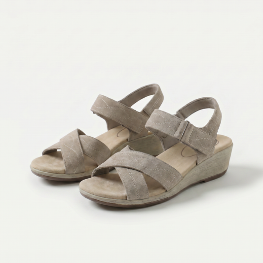Holly – Warm Elegance in soft